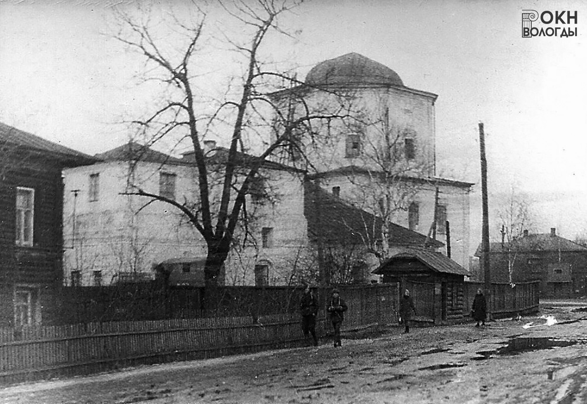 Вид Власевской церкви с юго-востока, с ул. Челюскинцев. Фото второй трети XX века