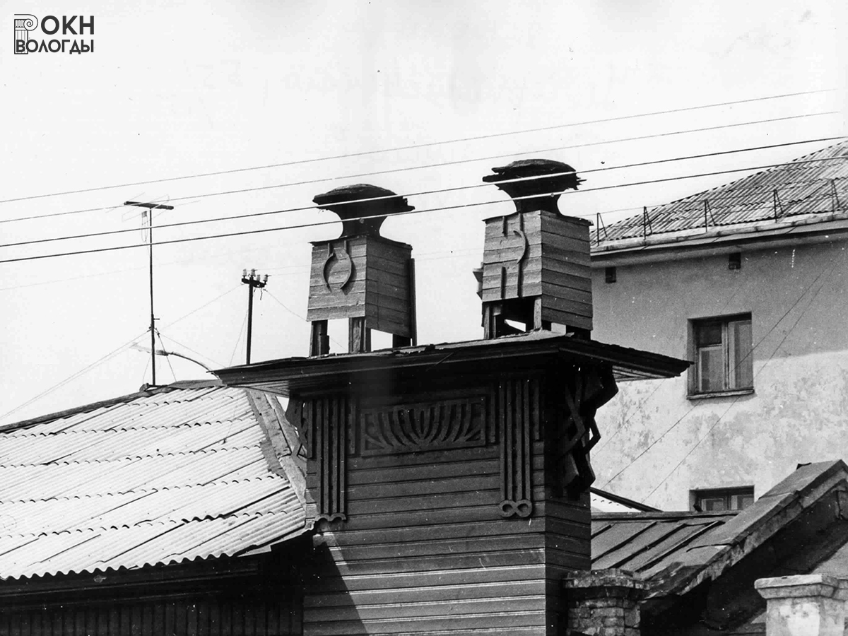 Аттик над входом, 1986 год