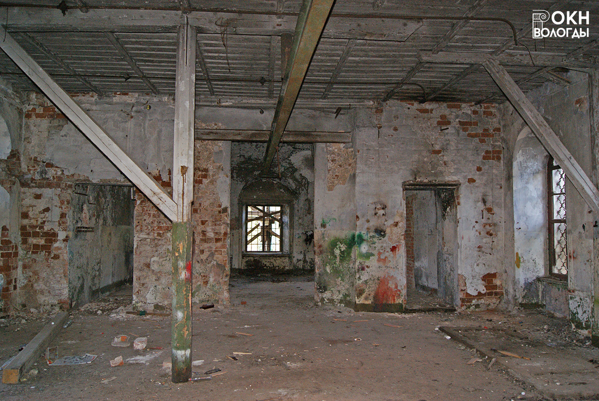 Интерьер церкви, 2011 год