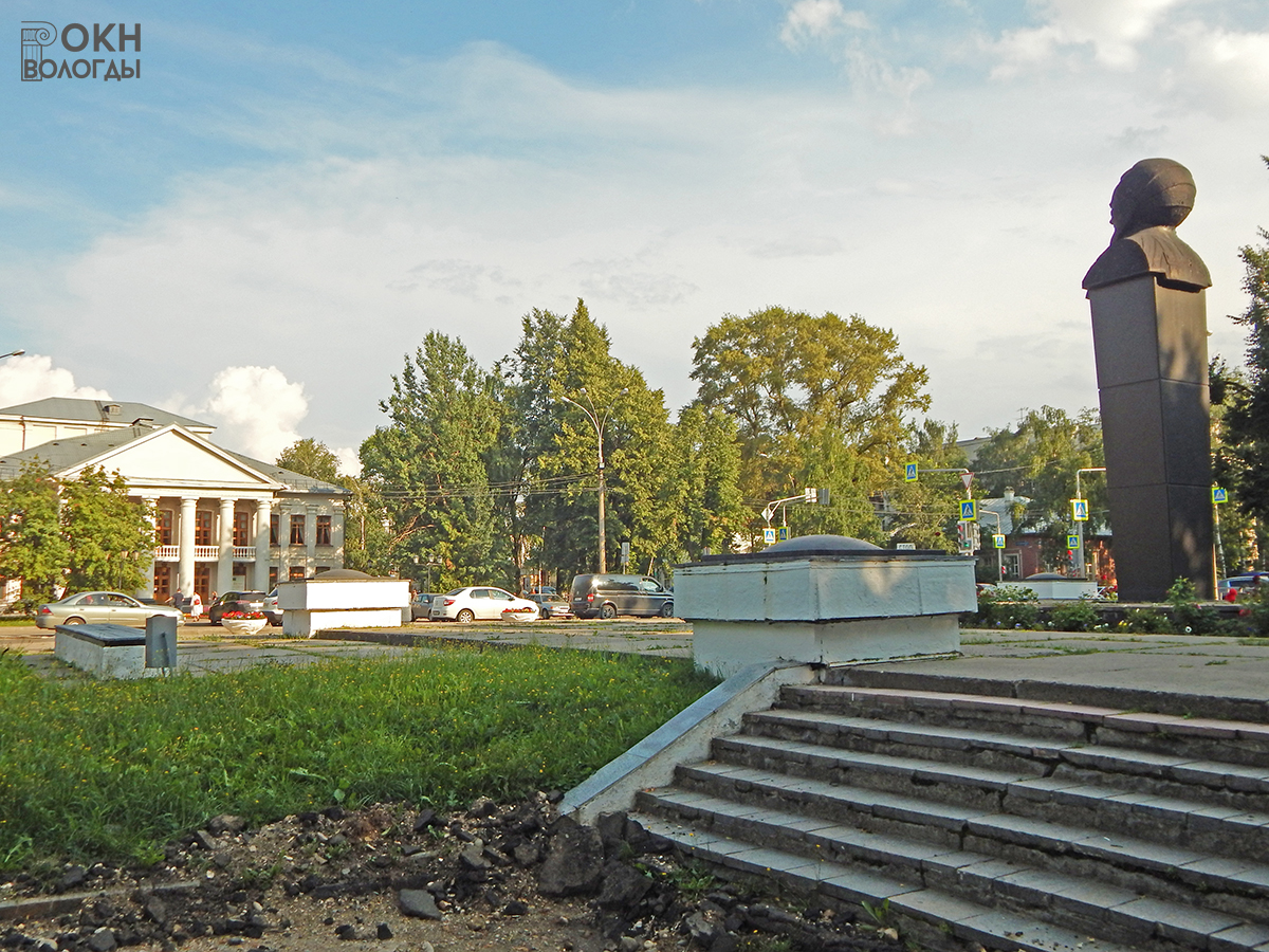 Вид со стороны Октябрьского сквера, 2022 год