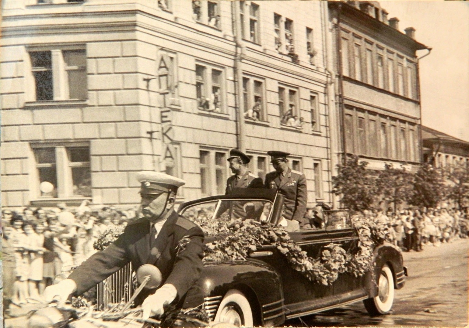 Вологжане встречают космонавтов П.И Беляева и А.А. Леонова. 1965 год
