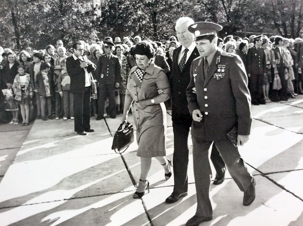 Торжественное открытие памятника 17 августа 1979 года: Т.Ф. Беляева, А.С. Дрыгин, Б.В. Волынов 