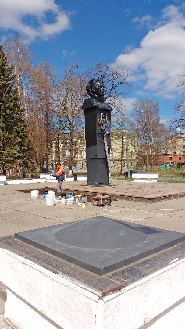 Окраска всего памятника битумным лаком, 2017 год