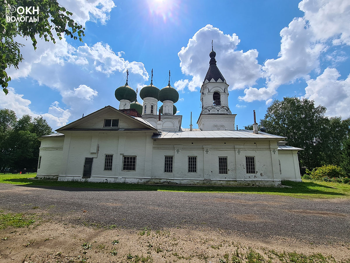 Успенский собор и Сергиевский храм, северный фасад