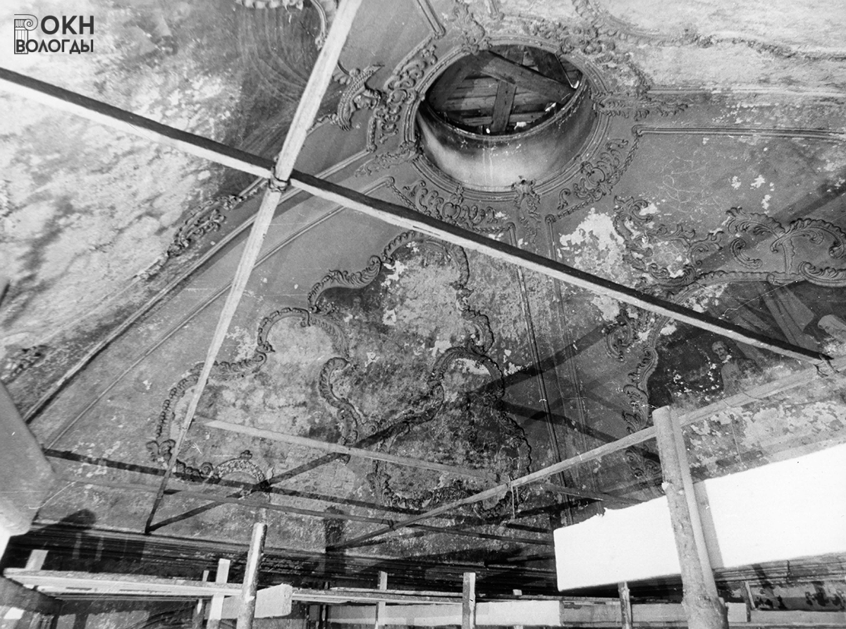 Сергиевский храм, лепной декор и росписи свода четверика, 1984 год