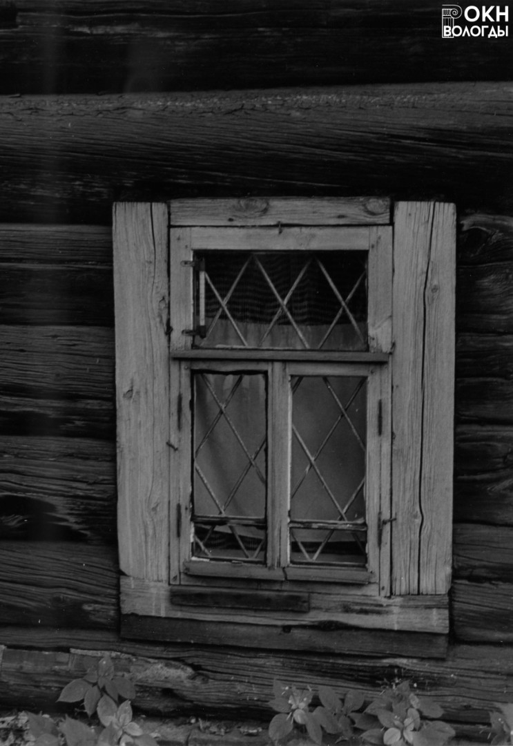Окно первого этажа. Главный фасад, 2006 год