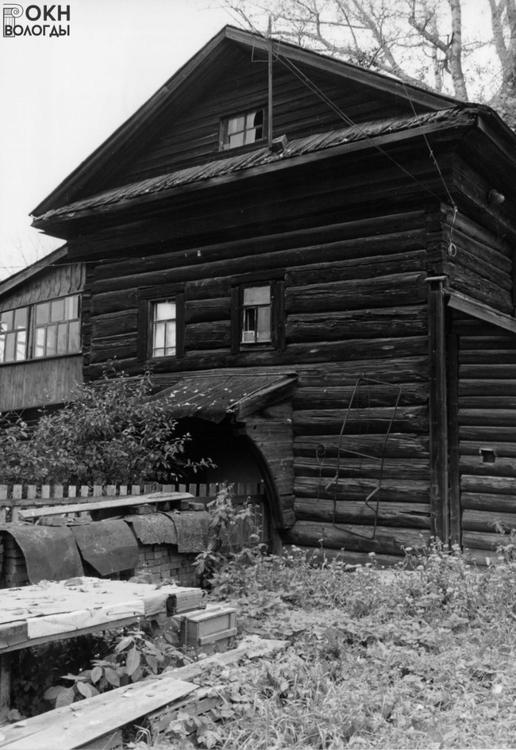 Фрагмент заднего дворового фасада, центральный прируб, 2006 г.