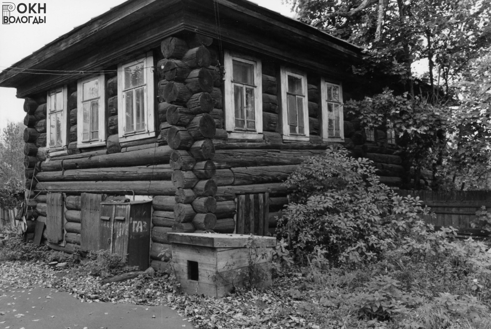 Общий вид дома со стороны главного фасада, с северо-запада, 2006 г.
