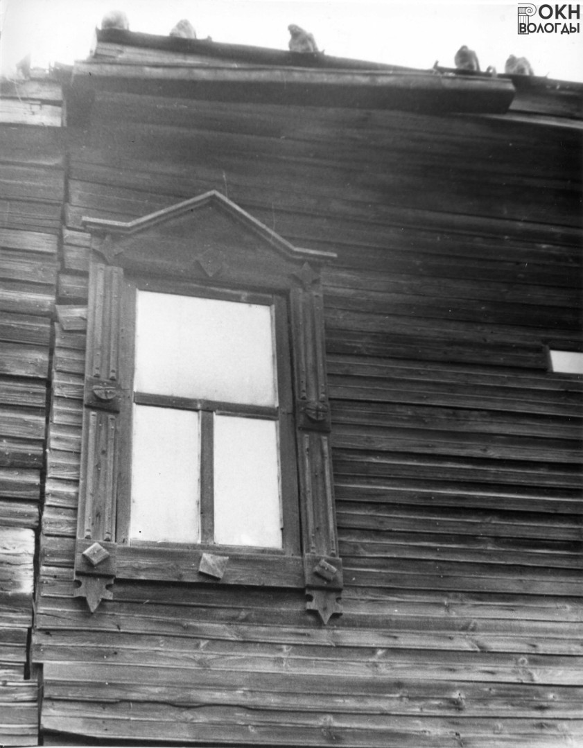 Наличник окна второго этажа, боковой (южный) фасад, 1984 год