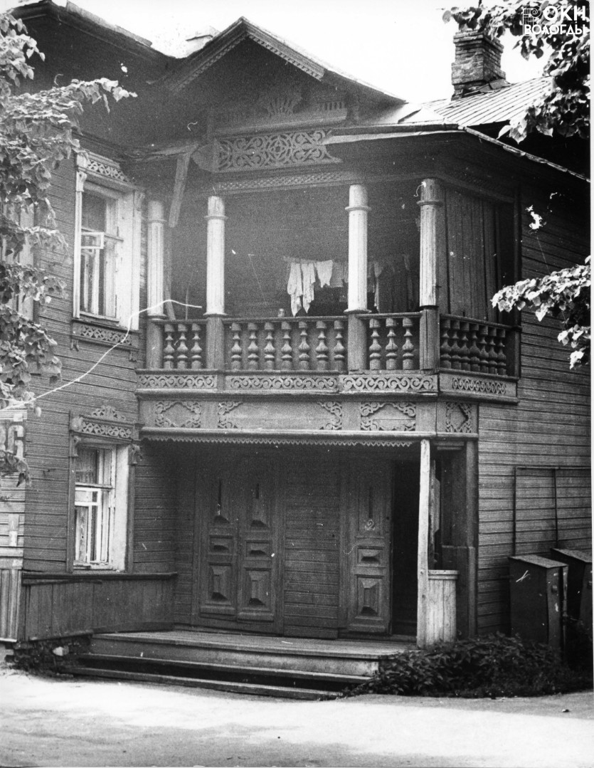 Крыльцо с балконом, 1983 г.