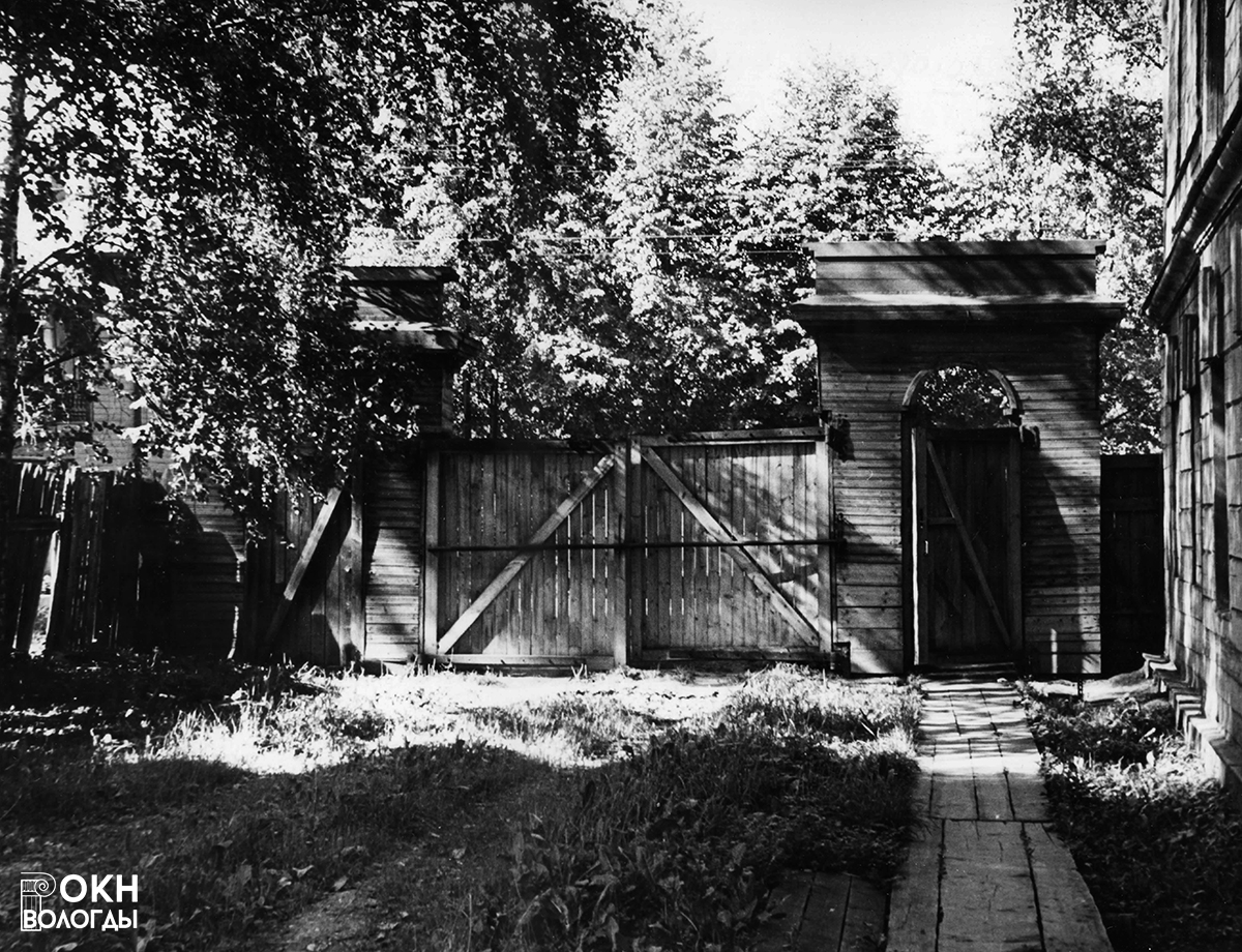 Ворота, вид со двора, 1983 год