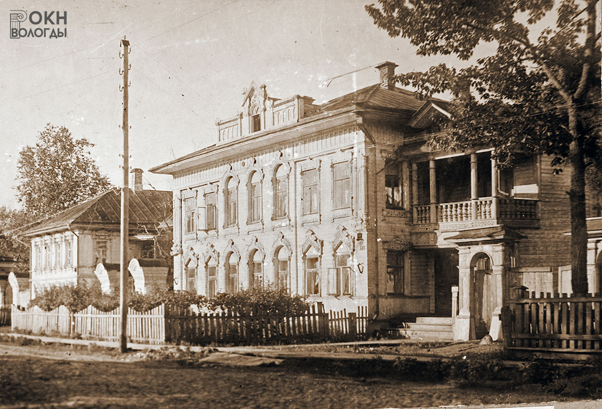 Дома Панова (слева) и Ситникова (справа), 1930-е годы (ГАВО. Фотоальбом № 1)