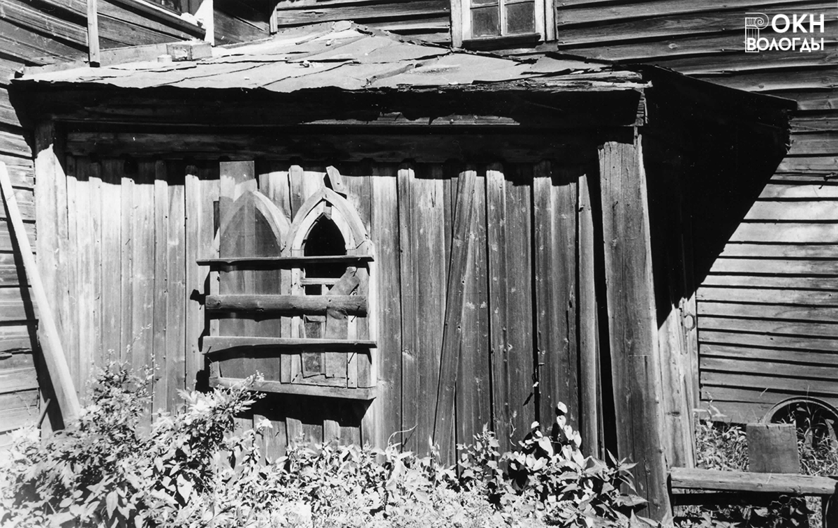 Пристройка-тамбур к боковому (восточному) фасаду, вид с юга, 1972 год