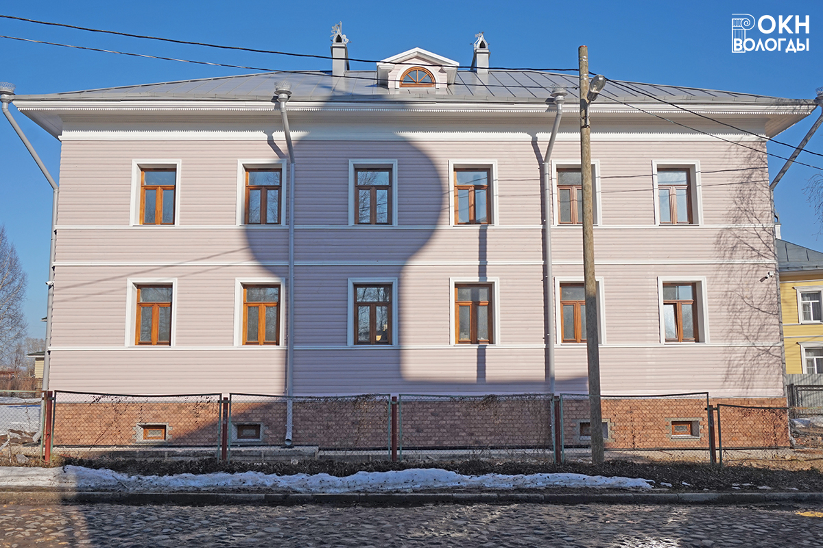 Западный фасад нового здания на месте памятника, 2017 год