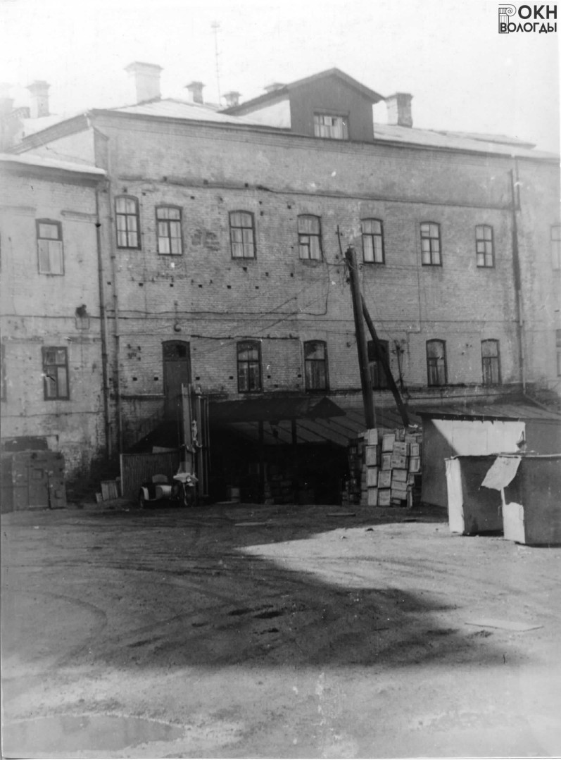 Вид с севера, со двора, 1977 год