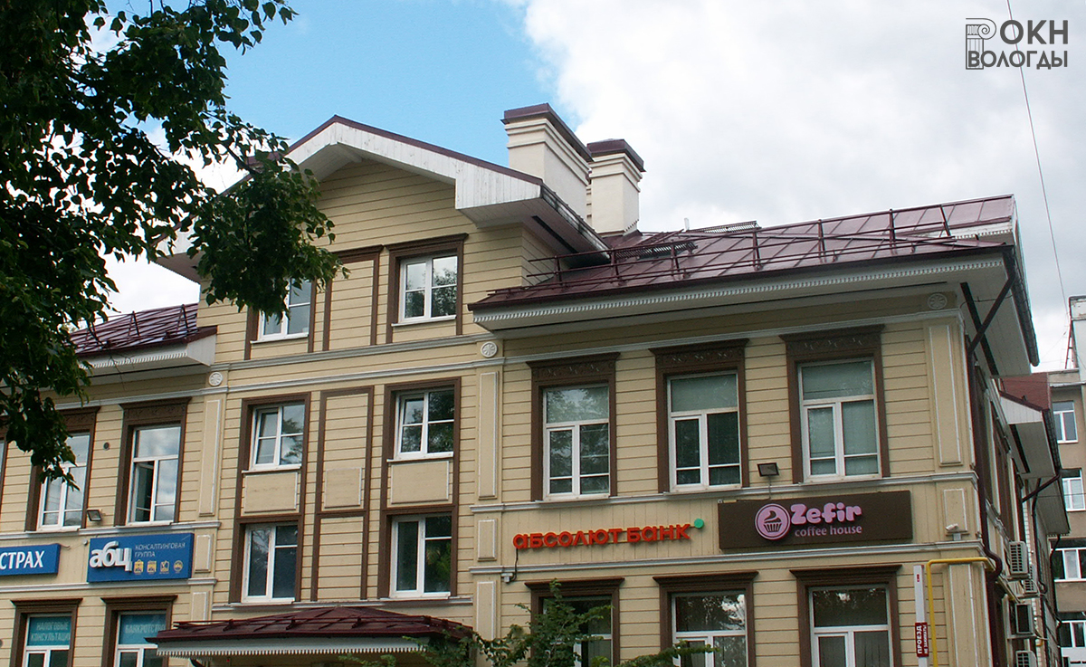 Фасад здания, построенного на месте дома Бутырина, со стороны улицы Кирова