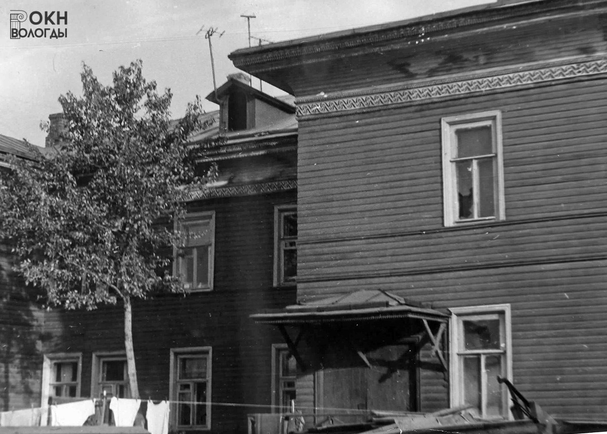 Фрагмент дворового фасада, с юго-запада, 1976 год