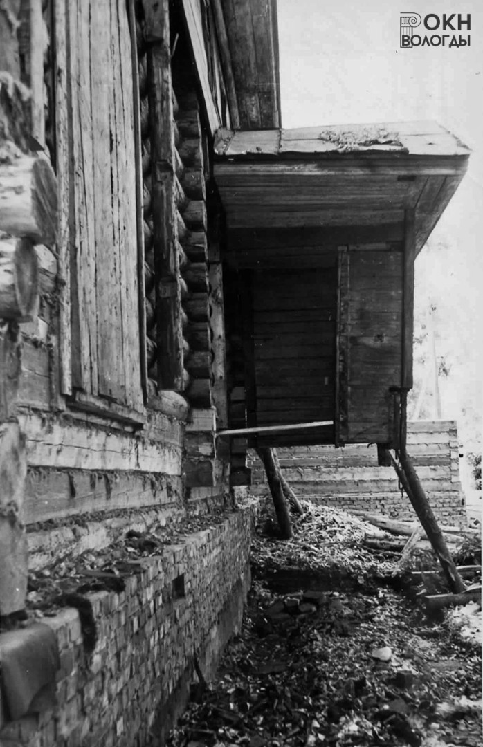 Реставрация крыльца на боковом фасаде, 1972 год