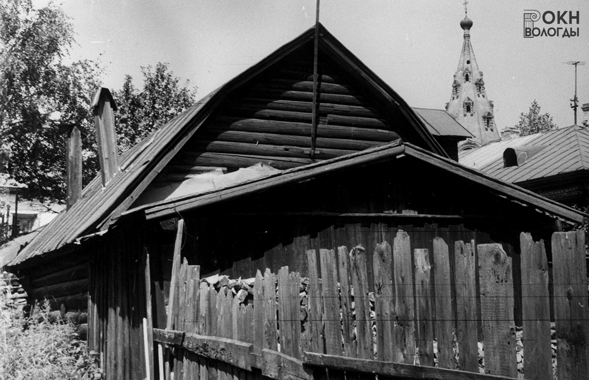 Хозяйственная постройка (коровник) на участке дома Волкова, 1972 год