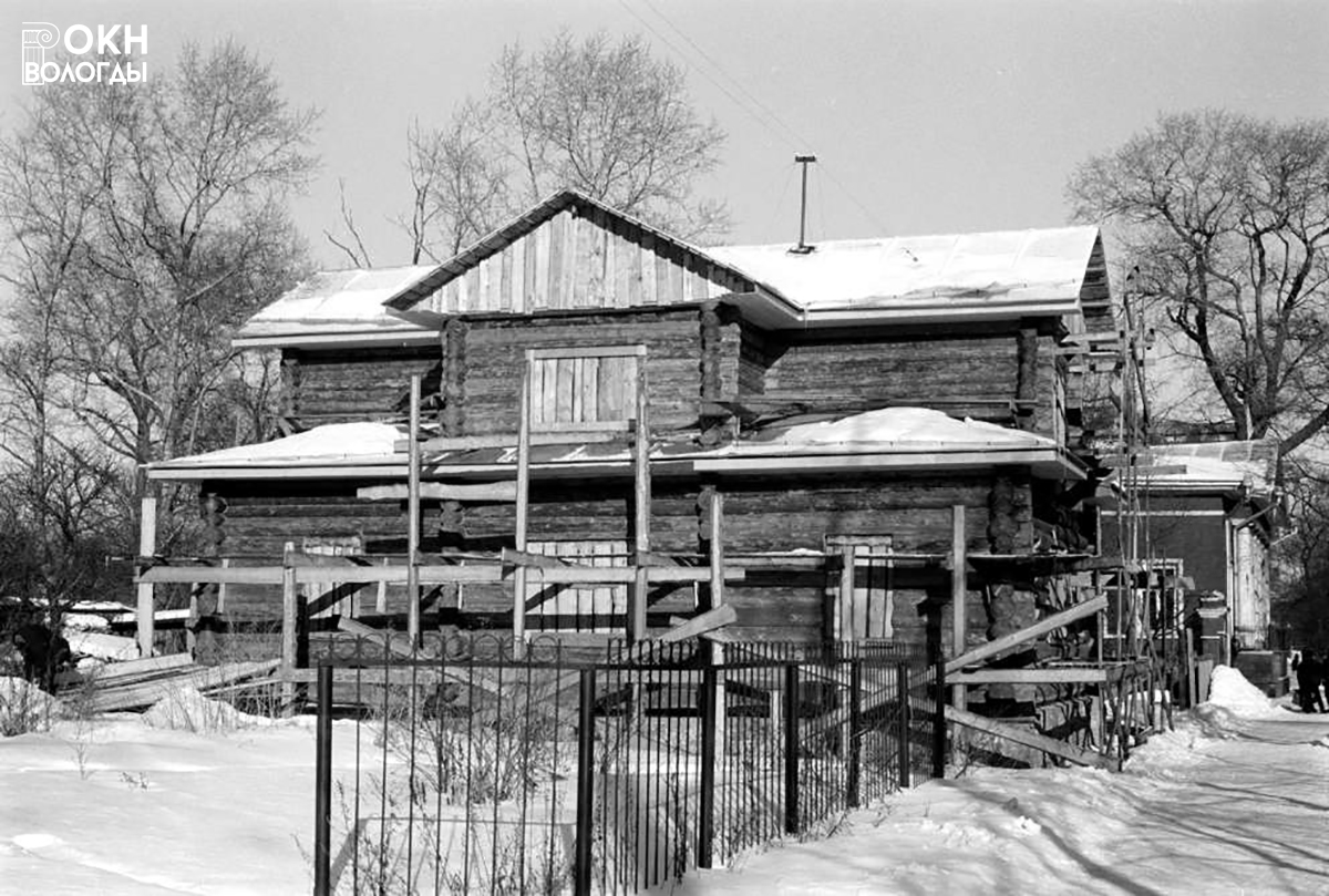 Боковой фасад, 1998 год