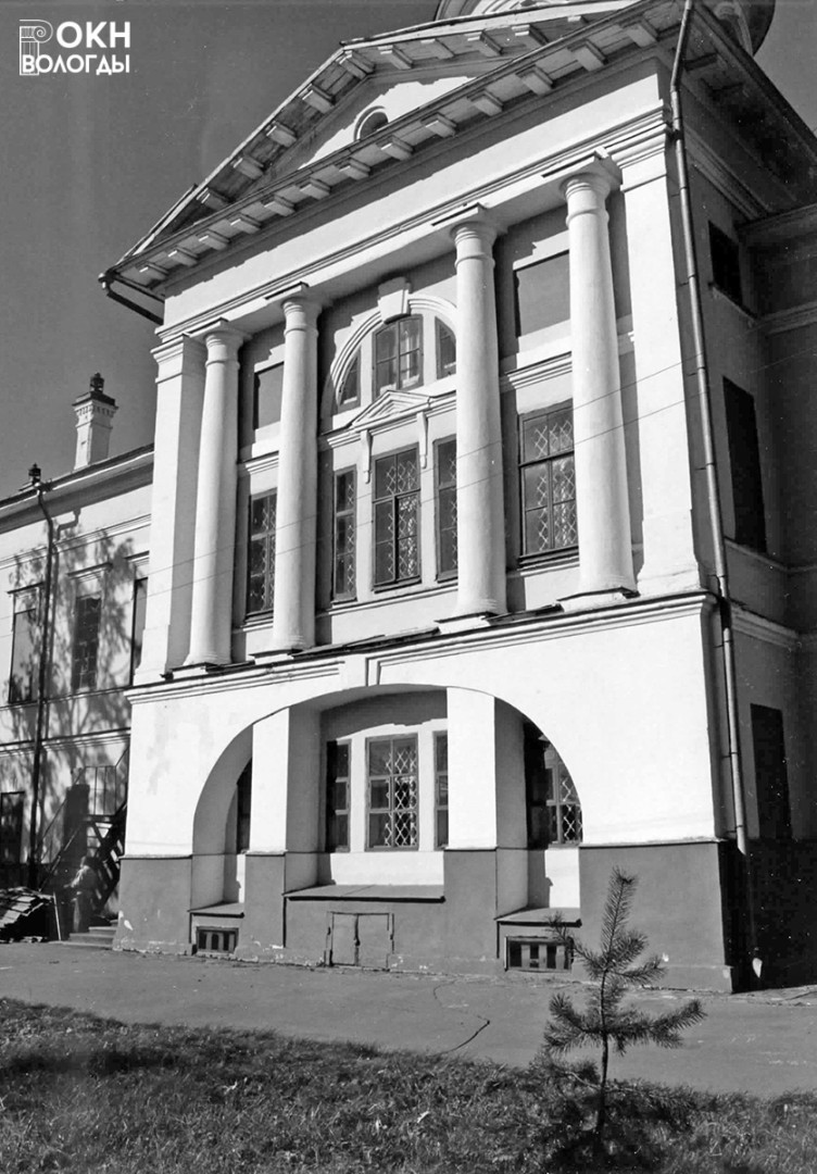 Центральная часть южного фасада храма, 2006 год