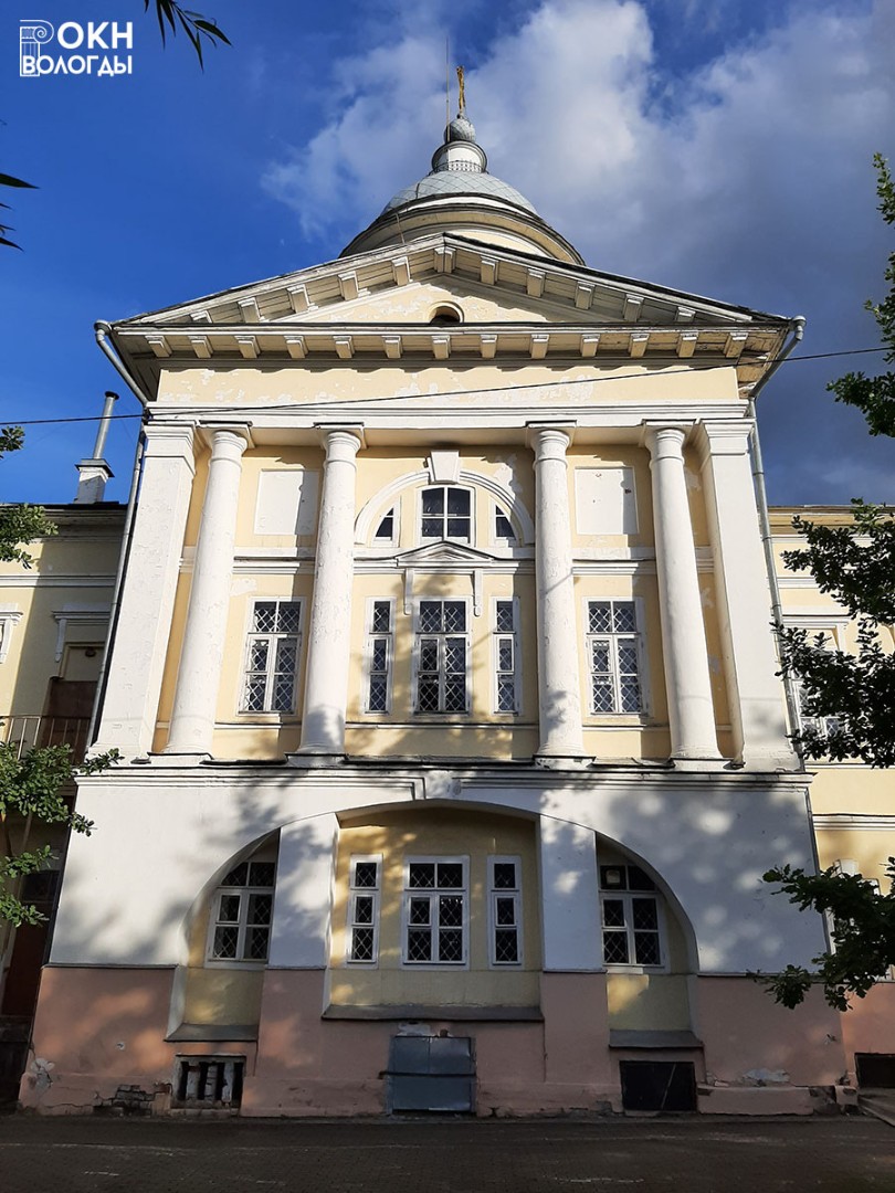 Центральная часть северного фасада