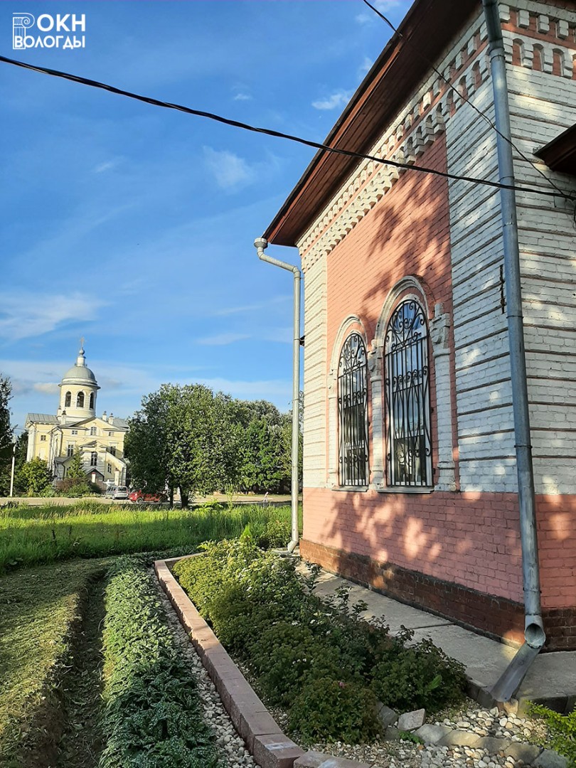 Вид со стороны часовни 
праведного Николая Рынина