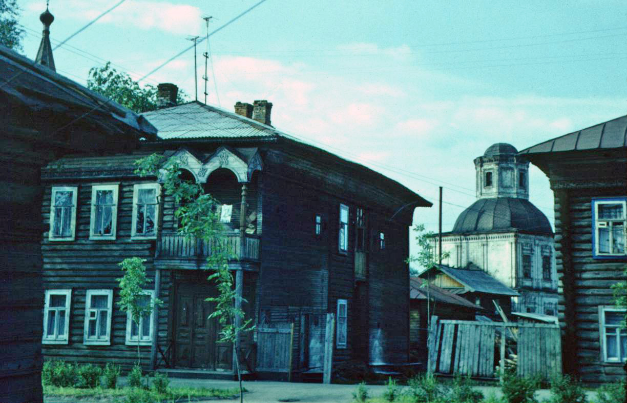Вид храма с севера, с ул. Клары Цеткин (ныне Благовещенская), конец 1960-х годов