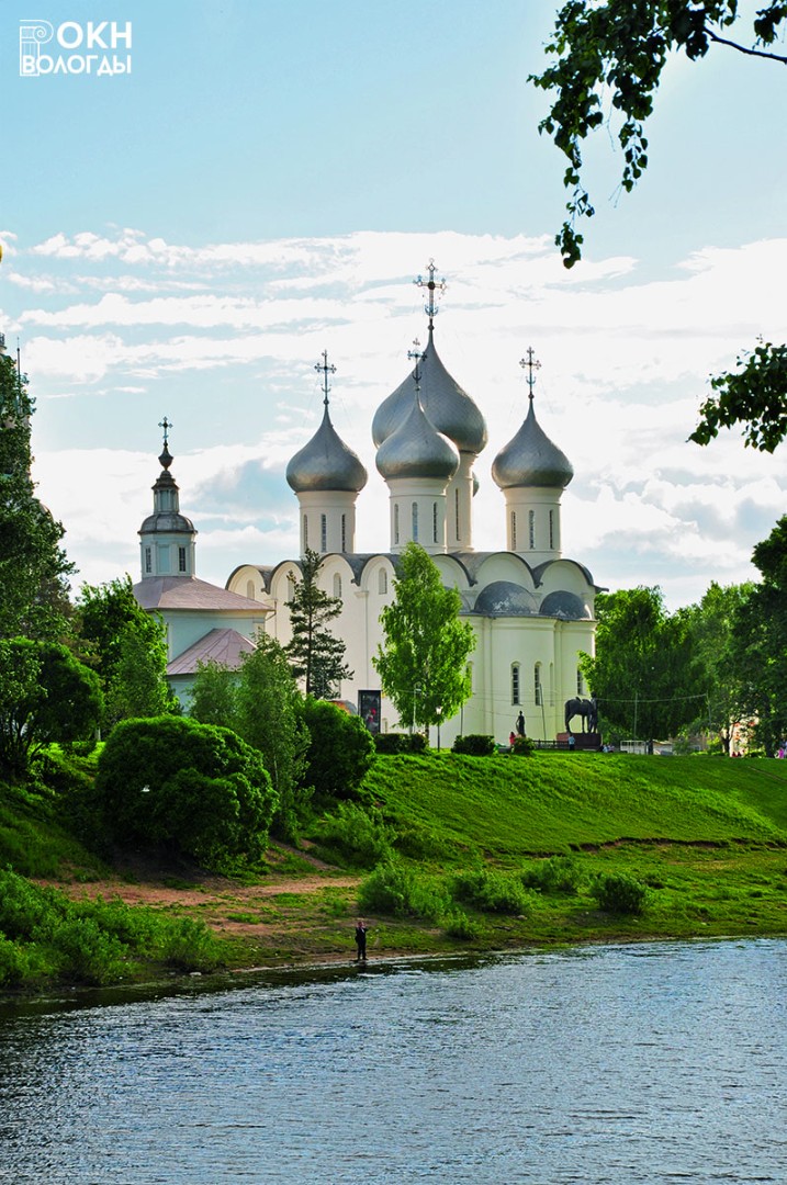 Общий вид из Заречья, с северо-востока, 2011 год
