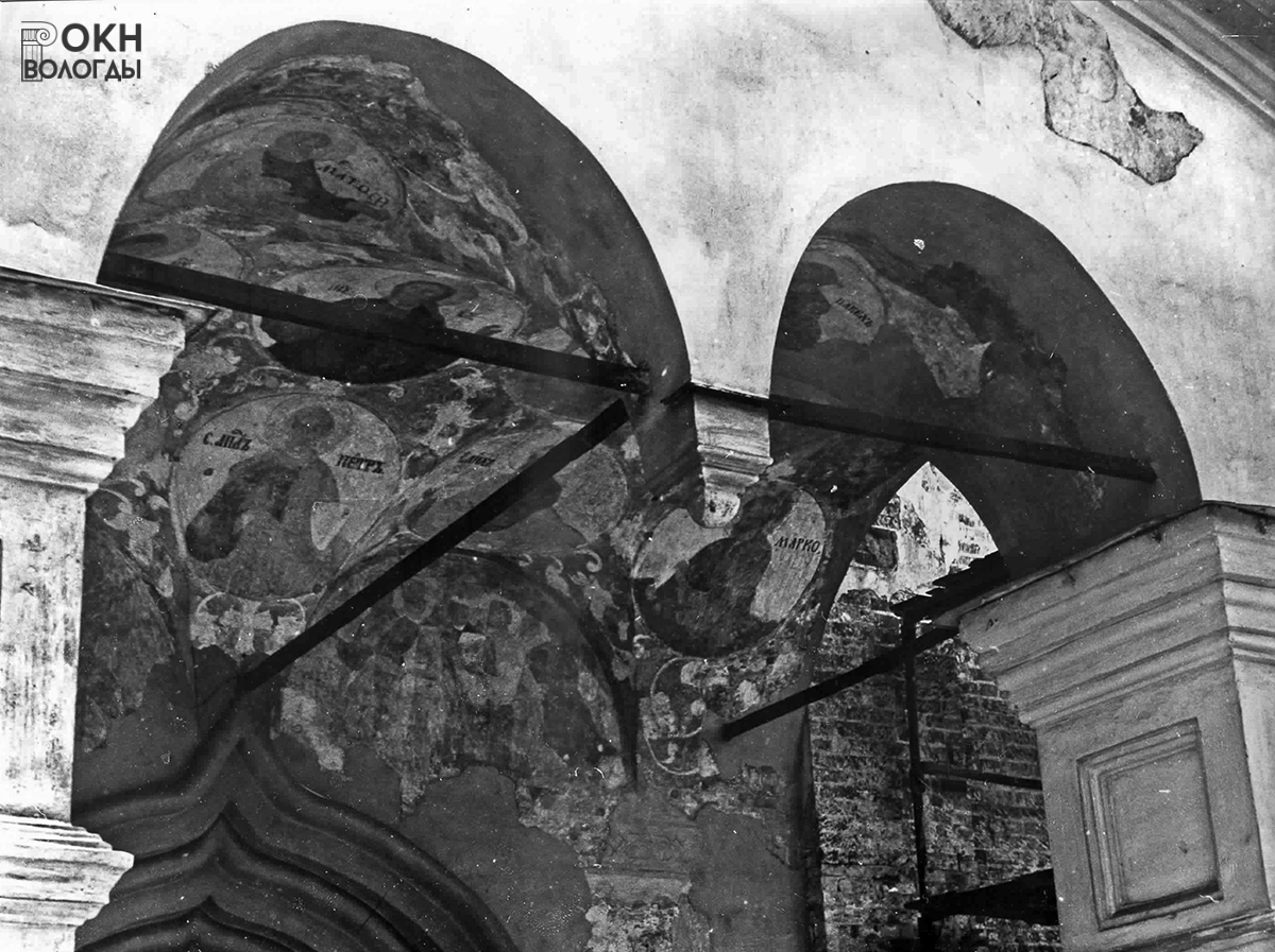 Фрагмент крыльца западного входа, фрески, 1981 год