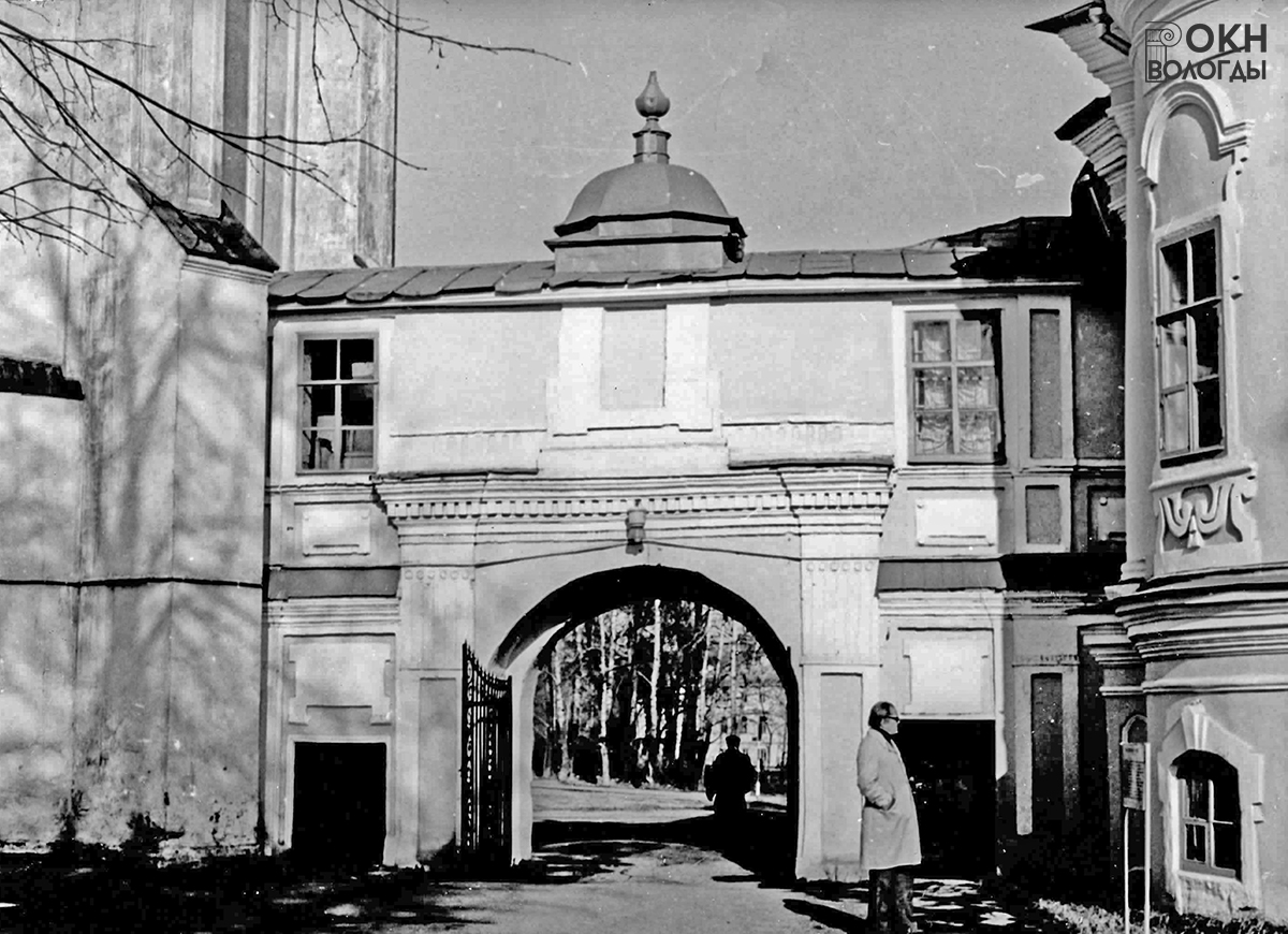 Галерея-переход от колокольни к Воскресенскому собору, вид с юга, 1981 год