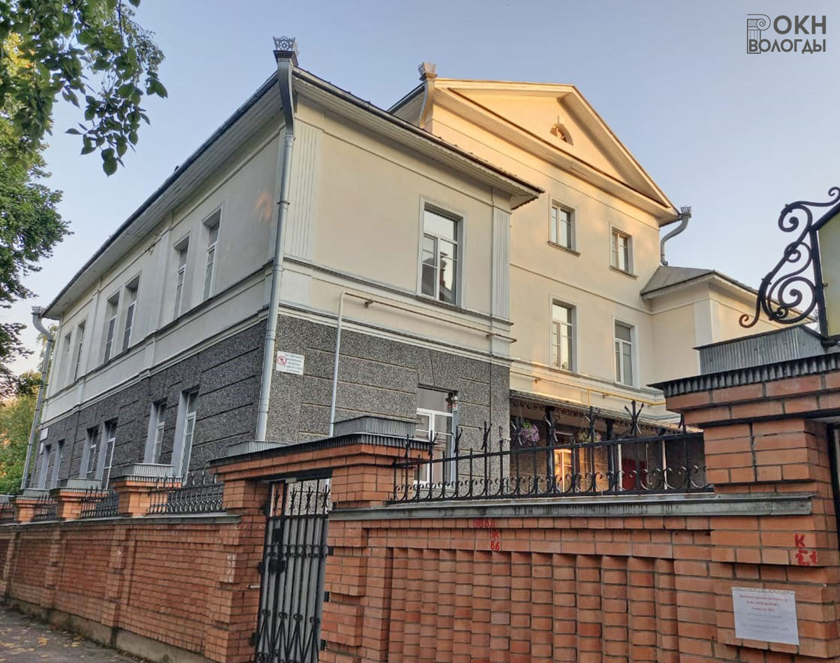 Северо-западный дворовый фасад здания, построенного на месте утраченного дома