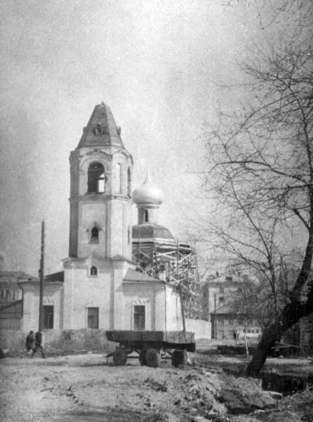 Общий вид храма в ходе реставрационных работ. Фото начала 1970-х годов