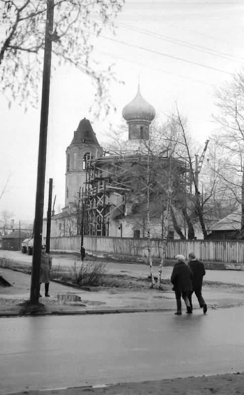 Общий вид храма в ходе реставрационных работ. Фото 1972 года