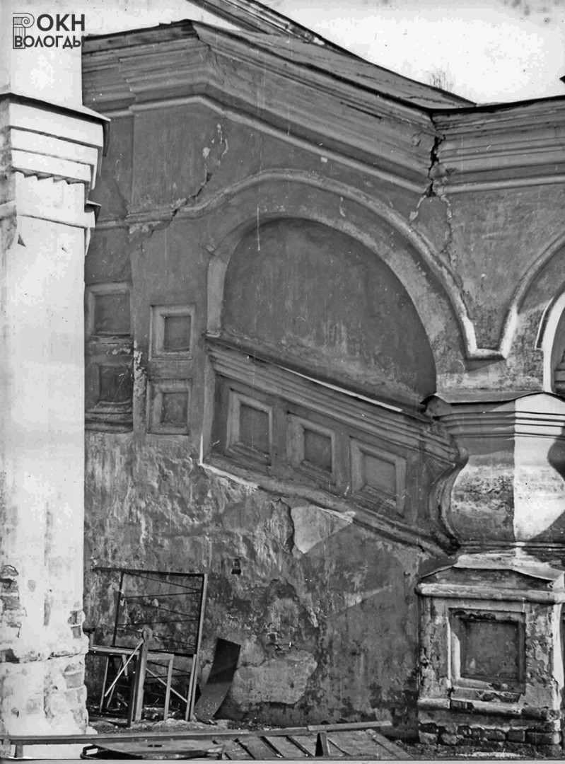 Ползучая арка лестницы и парапет, 1984 год