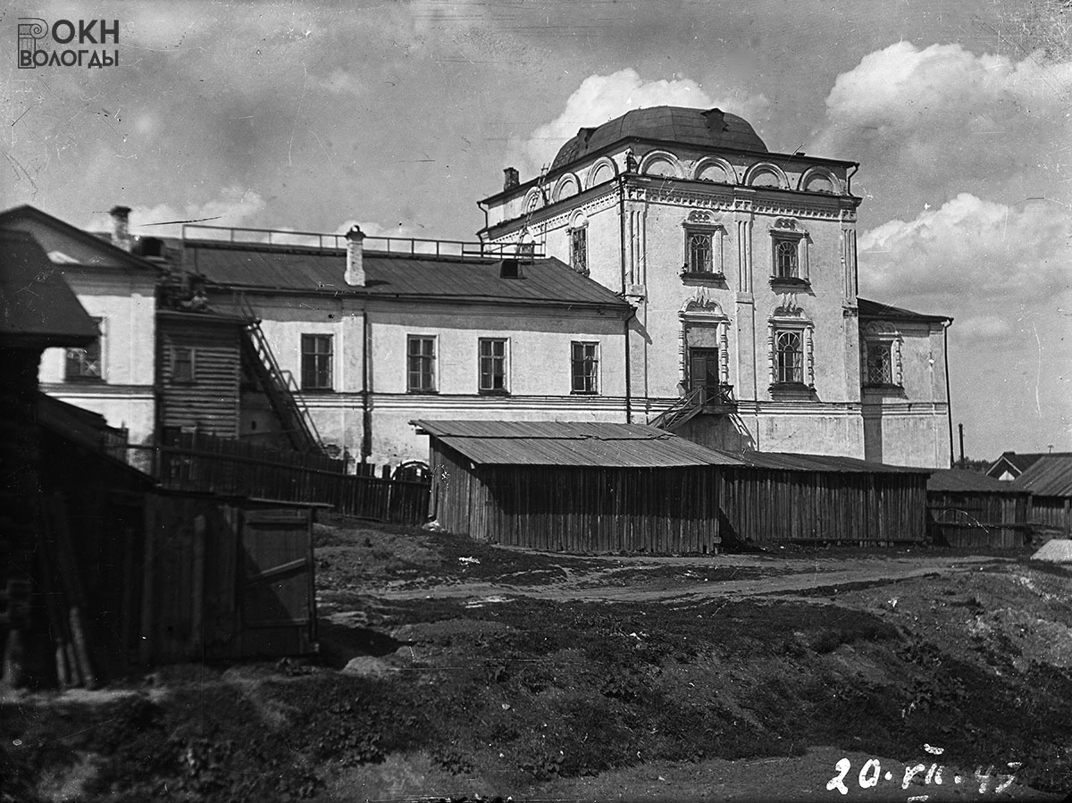 Южный фасад, 1945 год (ВГИАХМЗ, НВ 5189-322)
