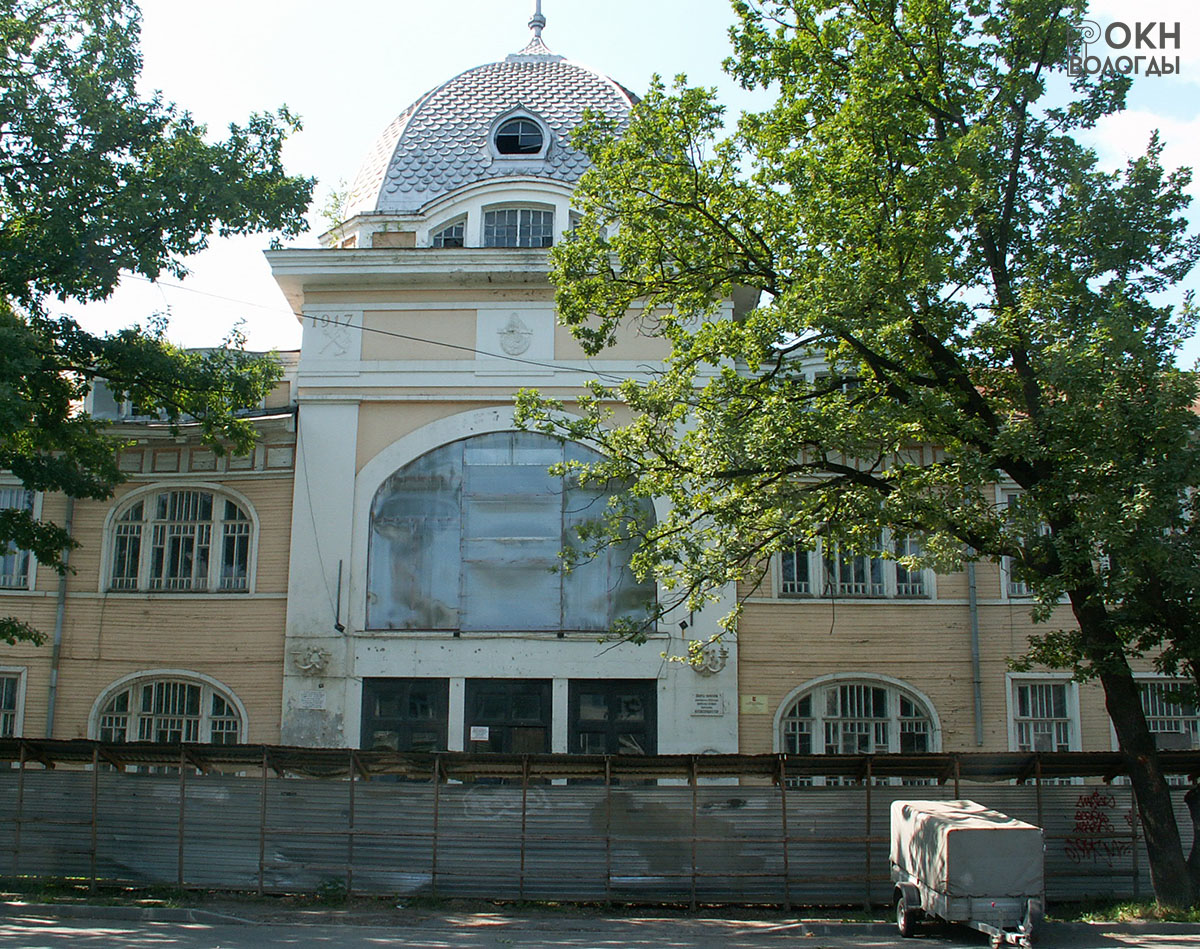 Каменный ризалит главного фасада
