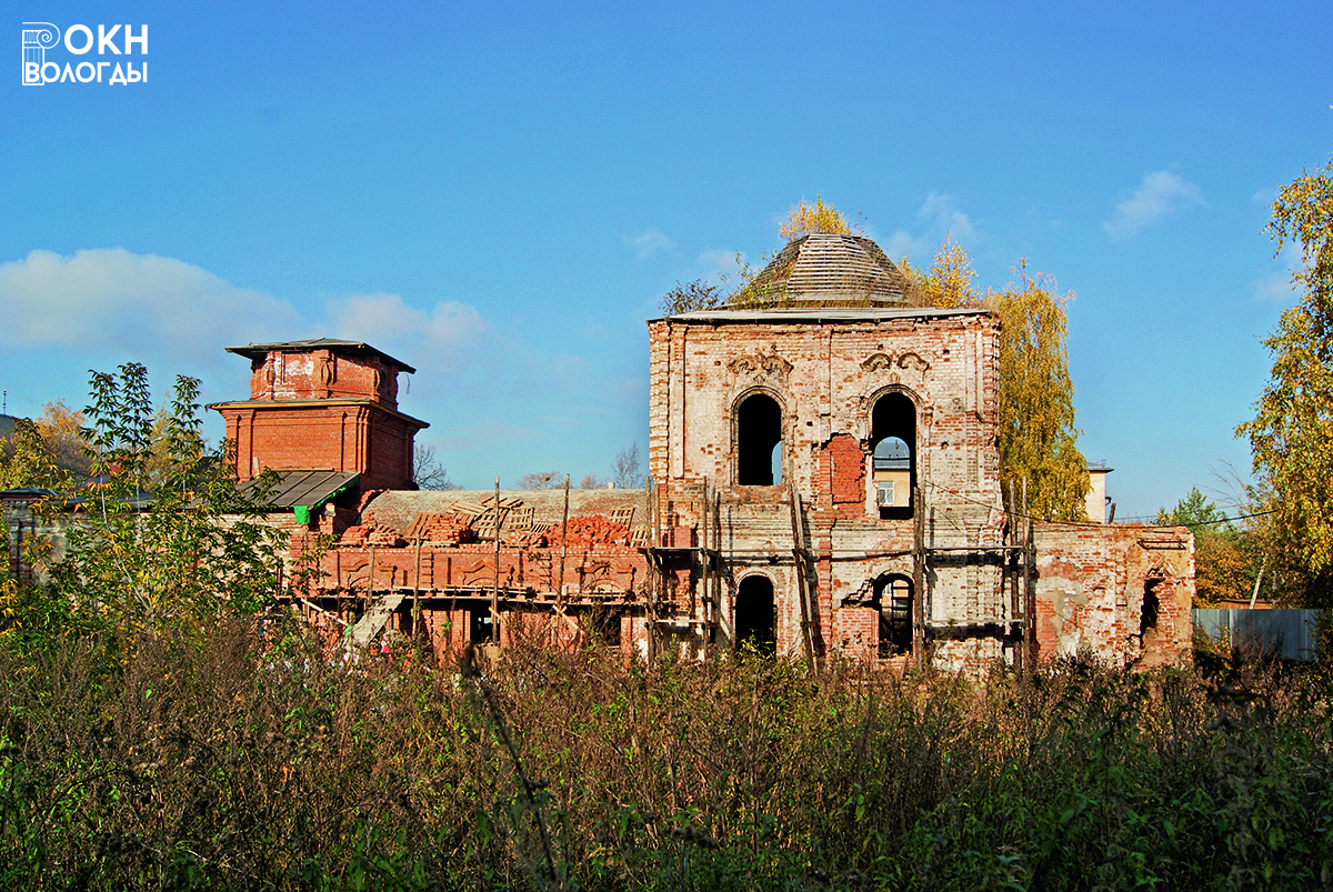 Юго-восточный фасад до реставрации, 2011 год