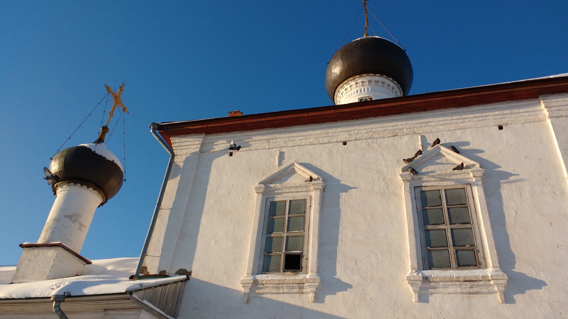 южная малая глава над трапезной и четверик храма, с юго-востока, 2017 год