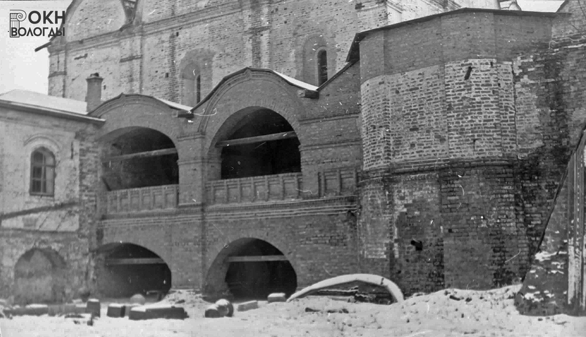 Северная паперть и сохранившаяся часть древней колокольни, вид с севера, 1985 год