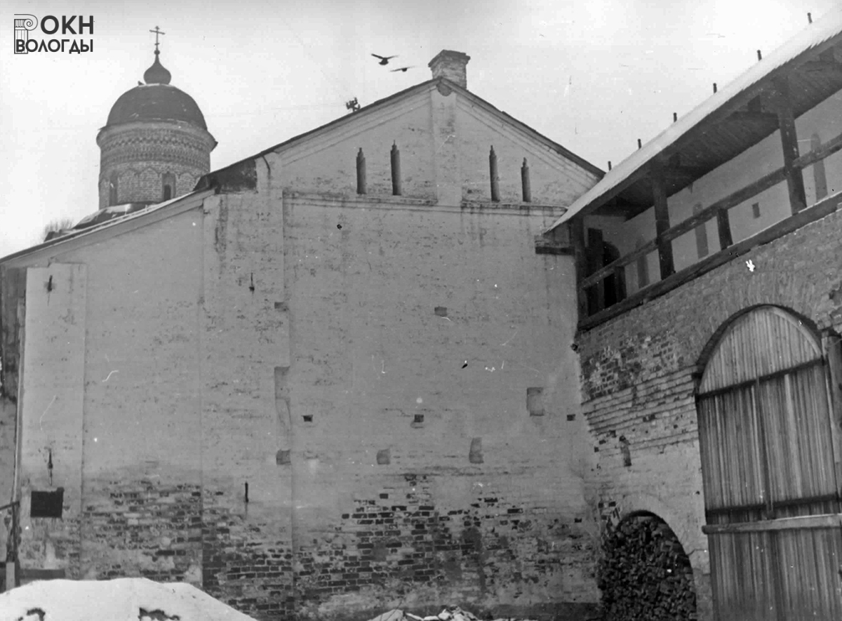 Корпус кладовых с галереей XVI в., вид с востока, 1985 год