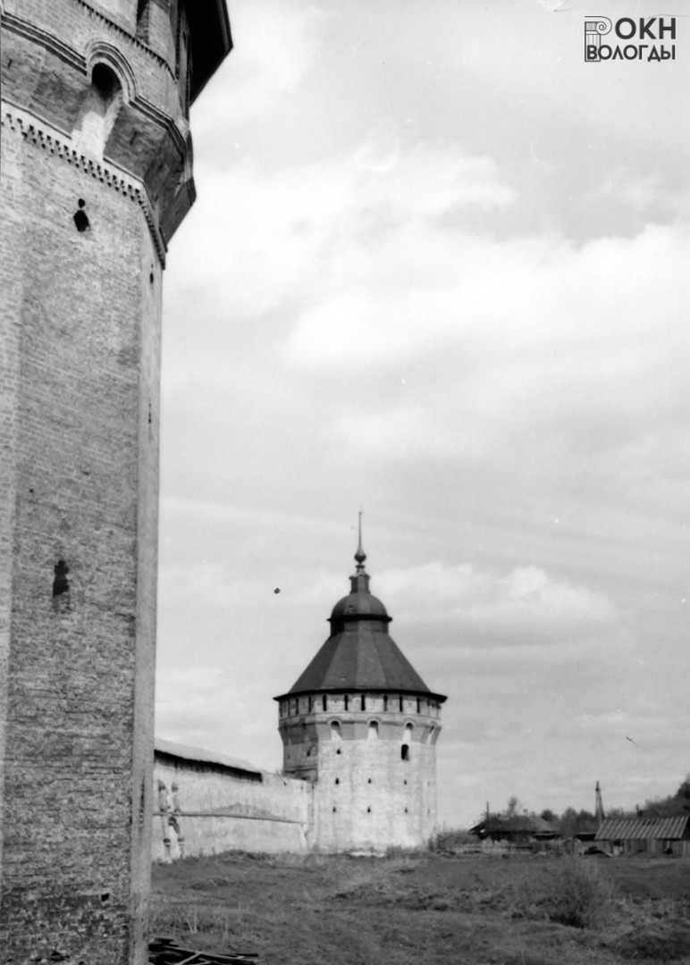 Вологодская башня и угол Южной башни, 1976 год
