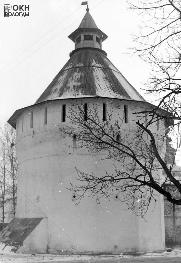 Белозерская башня, вид с севера, 1985 год
