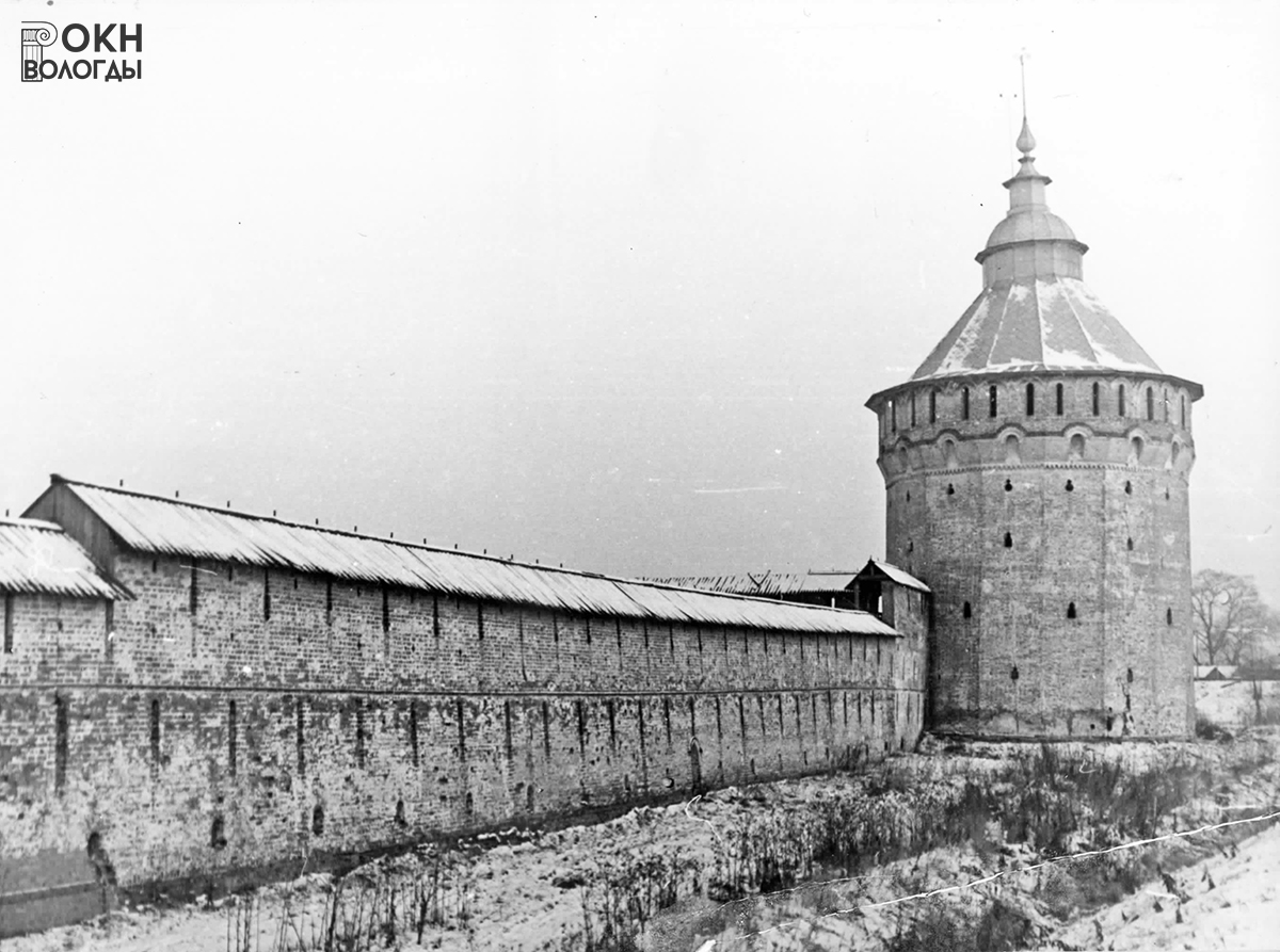 Южное прясло западной стены и Южная башня, вид с северо-запада, 1985 год