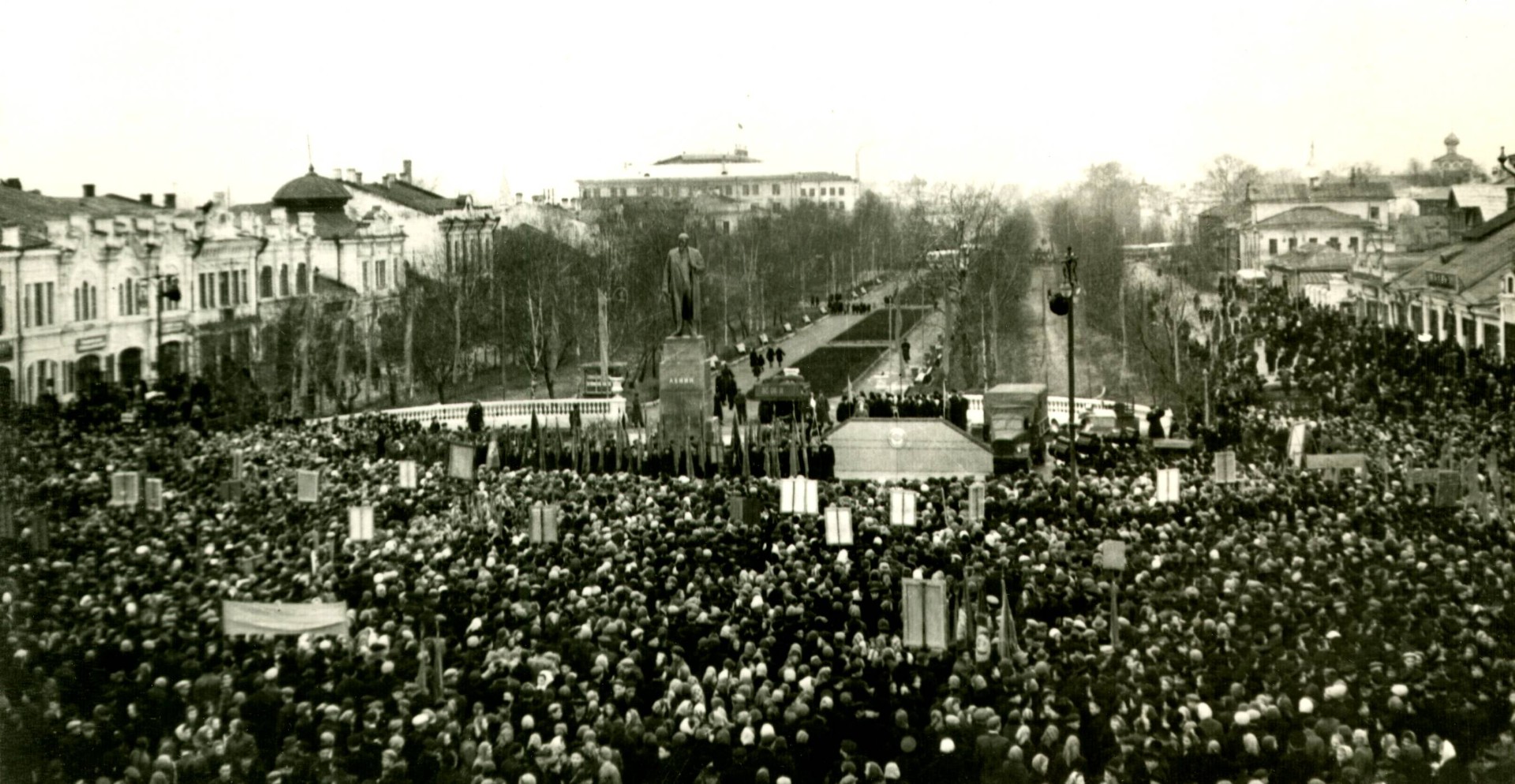 Торжественное открытие памятника 6 ноября 1958 года