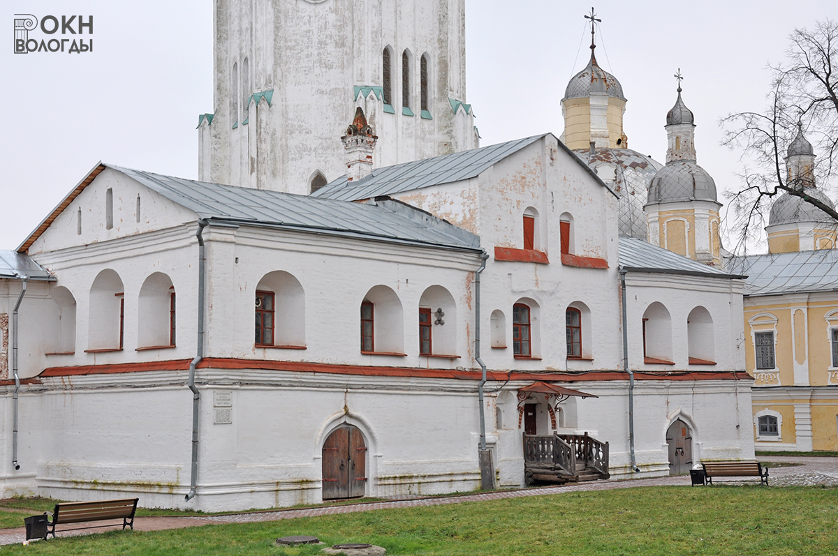 Экономский корпус, с юго-запада, 2011 год