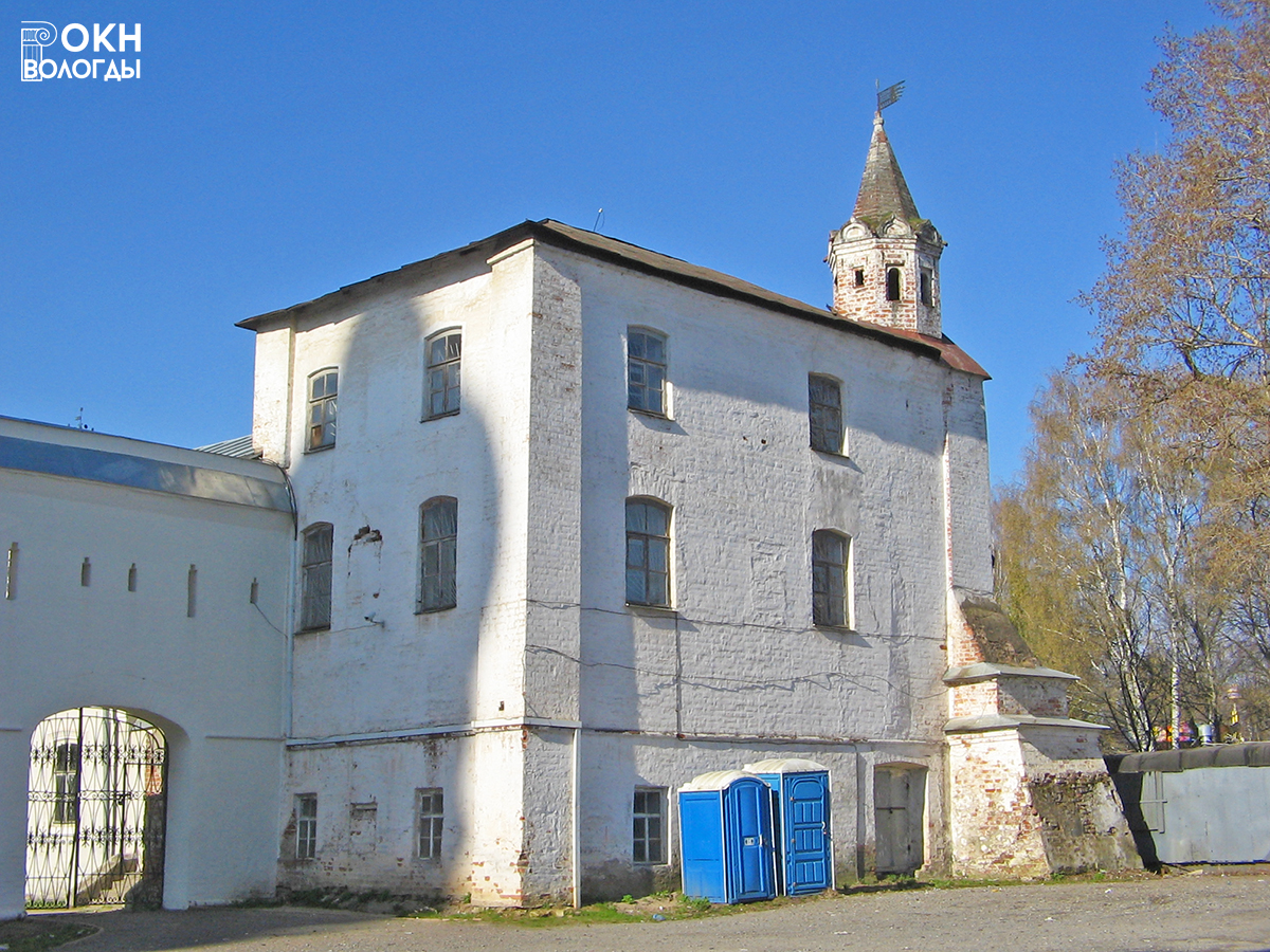 Цифирная школа (северо-восточная башня), вид снаружи, с северо-востока, 2012 год