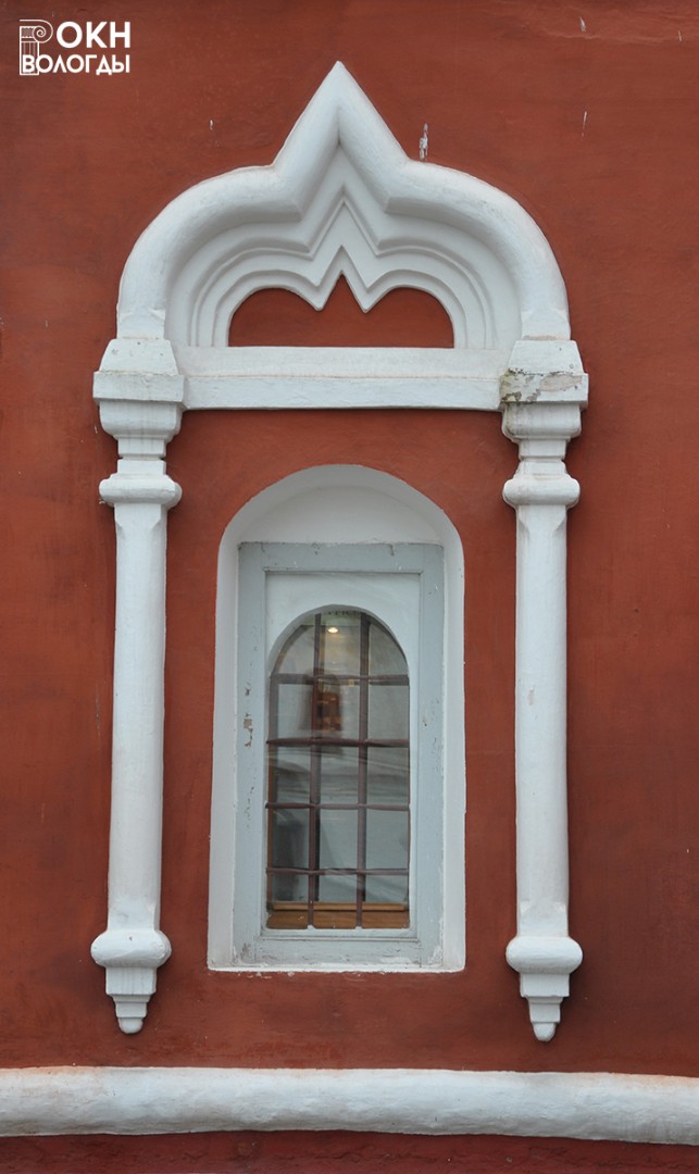 Декор наличника окна первого этажа, 2011 год