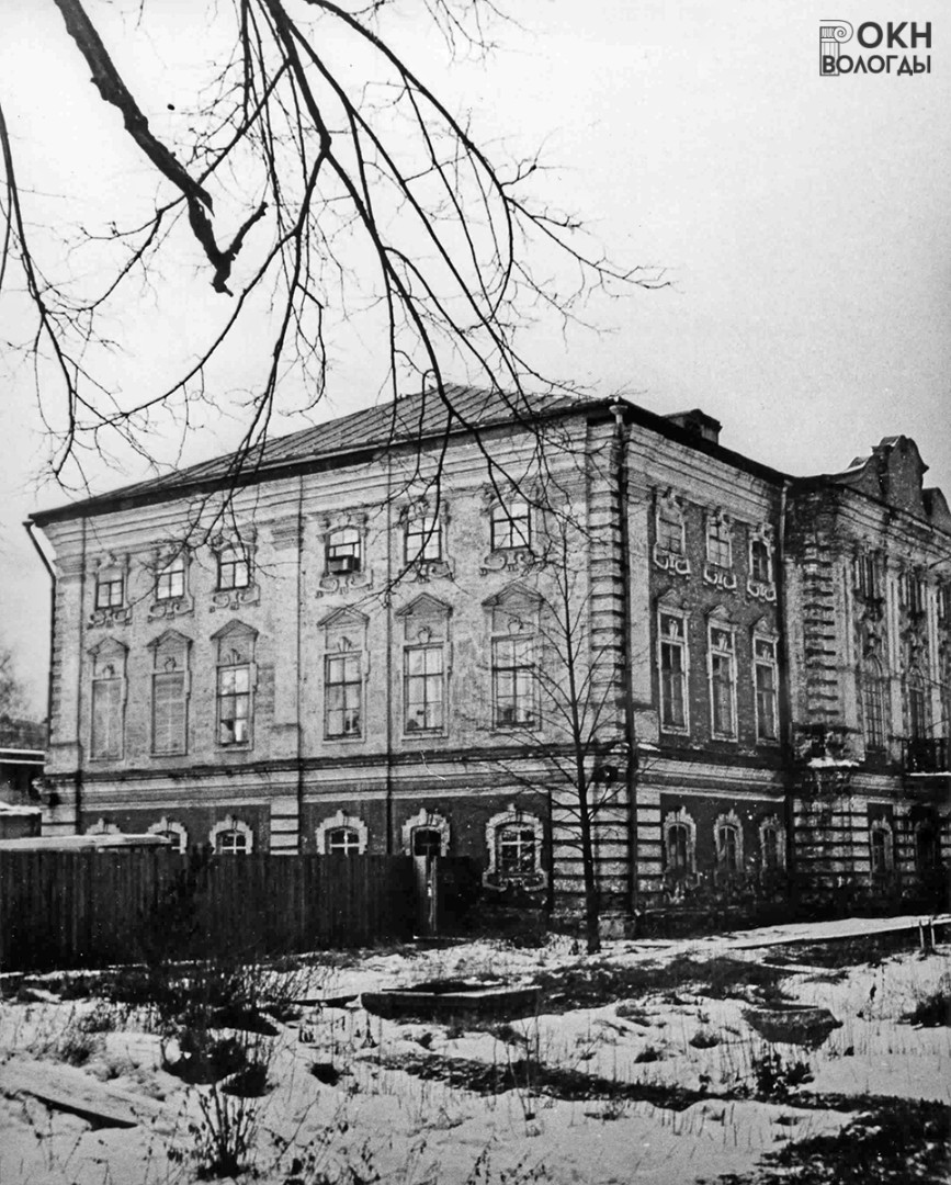 Восточный фасад, 1981 год