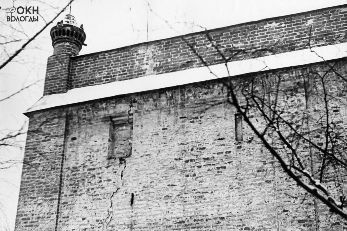 Восточный фасад, 1981 год